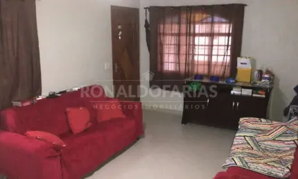Casa à Venda em Interlagos com 3 Dormitórios 1 Suíte e 2 Vagas de Garagem