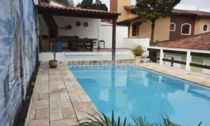 Casa à Venda em Interlagos com 4 Dormitórios, 1 Suíte e 3 Vagas de Garagem