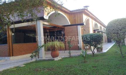 Casa à Venda em Interlagos com 4 Dormitórios 2 Suítes e 4 Vagas de Garagem