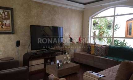 Casa Térrea no Jd. Suzana em Interlagos com 260m2 e 4 dormitórios, sendo 1 suíte!