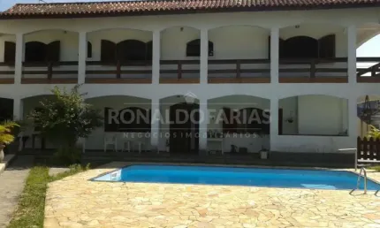Sobrado à venda com 5 dormitórios, 1 suíte na região do Jardim Maria Amália.