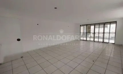 Sobrado comercial/residencial para locação na região de Interlagos.