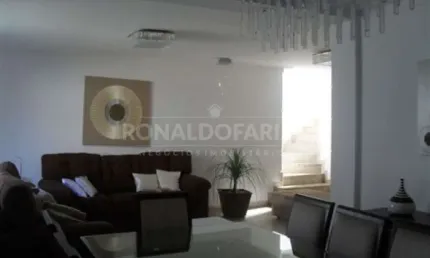 Casa a Venda em Interlagos com 4 Dormitórios 1 suíte e 4 Vagas de Garagem