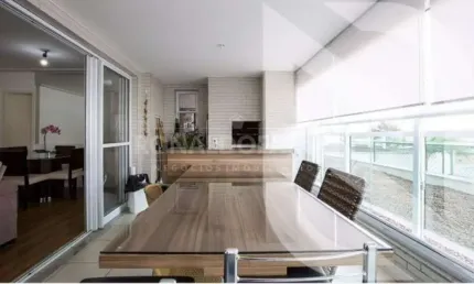 Apartamento à venda reformado com 3 dormitórios na região de Santo Amaro.