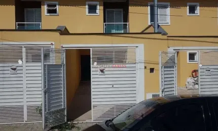 Sobrado à venda com 3 dormitórios e 1 suíte na região de Interlagos.