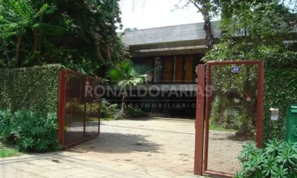 Casa à Venda em Interlagos com 5 Dormitórios 3 Suítes e 20 Vagas de Garagem