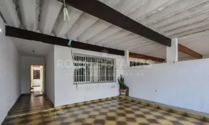 Casa à Venda no Bairro de Interlagos Jardim Suzana com 2 Dormitórios e 2 Vagas de Garagem