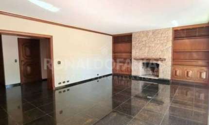 Casa à Venda em Interlagos com 4 Dormitórios 2 Suítes e 6 Vagas de Garagem