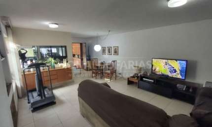 Casa a Venda em Interlagos com 4 Dormitórios 2 Suítes e 2 Vagas de Garagem