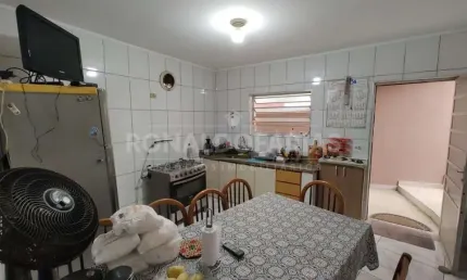 Sobrado à venda com 3 dormitórios na região de Interlagos.