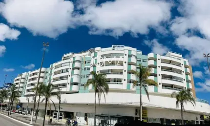 Cobertura três quartos toda mobiliada próximo a tudo! Condomínio com total infraestrutura.