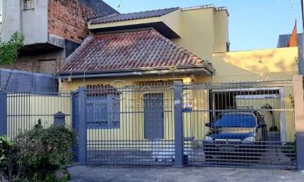 Casa com 3 quartos à venda na Rua Doutor Gastão Rhodes, 368, Santana, Porto Alegre por R$ 750.000