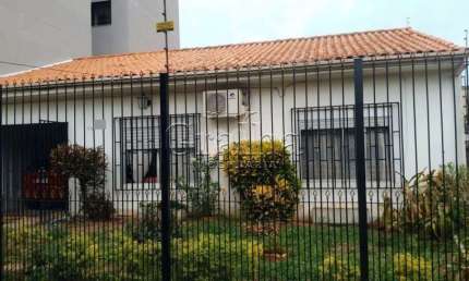 Casa com 3 quartos à venda na Rua Oito de Julho, 35, Jardim Botânico, Porto Alegre por R$ 850.000