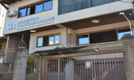 Casa com 4 quartos à venda na Rua Veríssimo Rosa, 50, Partenon, Porto Alegre por R$ 2.200.000