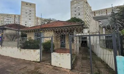Casa com 3 quartos à venda na Rua Doutor Voltaire Pires, 885, Santo Antônio, Porto Alegre por R$ 745.000