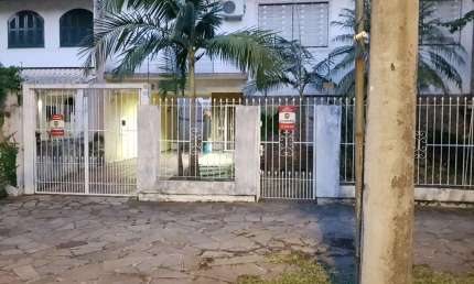 Casa com 5 quartos à venda na Rua Bernardo Pires, 486, Santana, Porto Alegre por R$ 1.590.000
