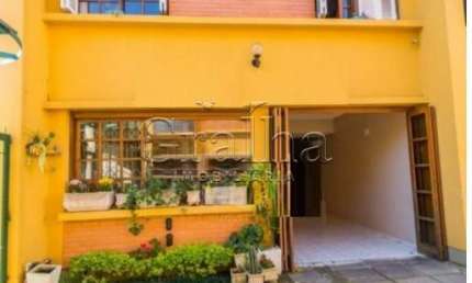 Casa em condomínio fechado com 3 quartos à venda na Rua General Gomes Carneiro, 80, Medianeira, Porto Alegre por R$ 450.000