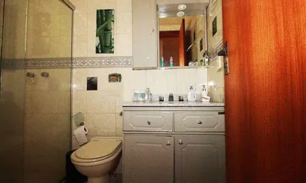 Casa com 3 quartos à venda na rua barão de cerro largo, 793, menino deus, porto alegre por r$ 1.350.000