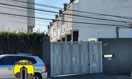 Linda casa em condomínio fechado de muito bom gosto !!!