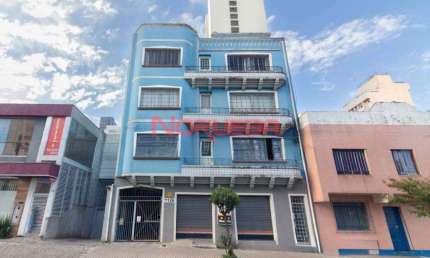 Excelente oportunidade de sala comercial para locação em Curitiba-PR, no bairro Rebouças: 3 salas, 2 banheiros, 3 vagas de garagem, 131m².