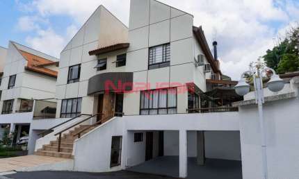 Imperdível: Casa à venda em Curitiba-PR, Boa Vista! 4 quartos, 2 suítes, 175m², 2 vagas. Agende sua visita!