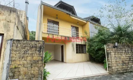 Imperdível oportunidade de casa para venda ou locação em curitiba-pr, vista alegre: 4 quartos, 1 suíte, 3 salas, 4 banheiros, 3 vagas, 166,71 m².