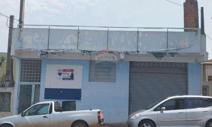 Salão Comercial com 02 casas. Excelente localização!