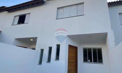 Casa Charmosa no Jardim Ilha das Flores com 2 dormitórios