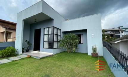 CASA COM PISCINA A VENDA NO BAIRRO SÃO LUIZ EM PATO BRANCO - 01 SUÍTE + 02 QUARTOS - CA729