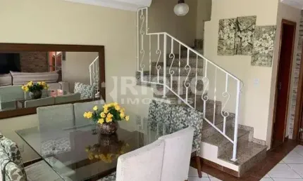 Casa em condomínio fechado com 4 quartos à venda na Vila Lucinda, Santo André  por R$ 690.000