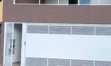 Assobradado à venda 3 Dorms, Suíte, Área Goumert, 3 Vagas de Garagem !!