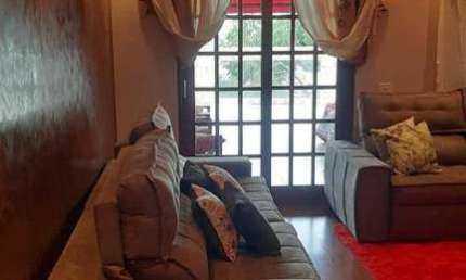 Vende-se Bela Casa em Jandira, 3 Quartos, Área Goumert, 2 Vagas