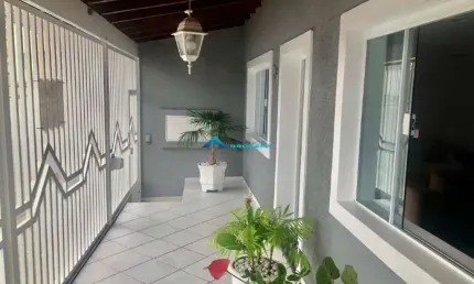 Casa Térrea C/ 2 Dorms sendo 1 Suíte, Edícula C/ 3 Cômodos, Bairro Vila Maringa