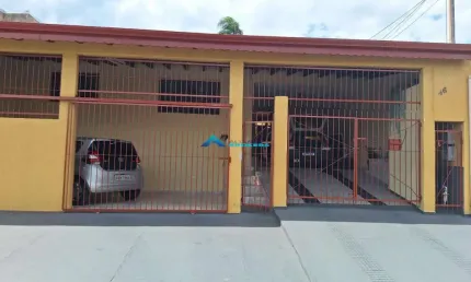 Vende-se Casa de 3 dormitórios, 4 vagas, no Jardim Guanabara - Jundiai