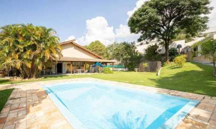 Casa Térrea de 4 Dorms sendo 2 Suítes, Total de 2.500 M², Morada Mediterrânea (Engordadouro)