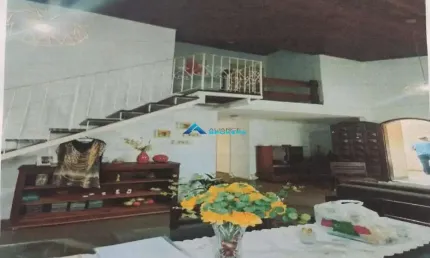 Vende-se Casa de 3 Dormitórios, 2 Suítes, 1 Banheiro, no Bairro Tarumã, Jundiai