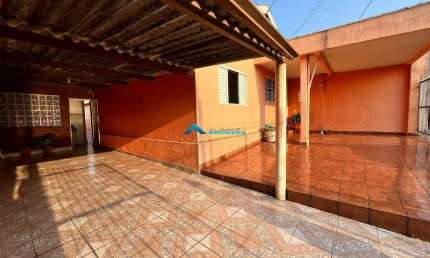 Casa Térrea de 3 Dormitórios + Edícula com 3 Cômodos, Total de 300 m², Pacaembu Jundiaí