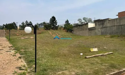 Lote com 292 m² de excelente topografia e sem vizinho de fundo no cond. vila preciosa -repasse