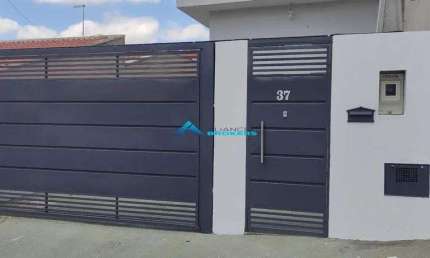 Vende-se Casa de 2 Dorms, 1 Suíte, 5 Vagas, no Parque Residencial, Jundiai-SP