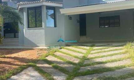 Casa recém-reformada para locação e com 303m² de área Cond. Portal do Paraíso I, em Jundiaí.