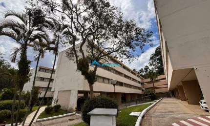 Apartamento Reformado e com armários, 3 Quartos, Cond. Cerejeiras ( Cecap 1 )