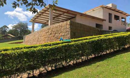 Chácara com Piscina, Campo Gramado, Área total com 5.115 m² - Bairro Ivoturucaia