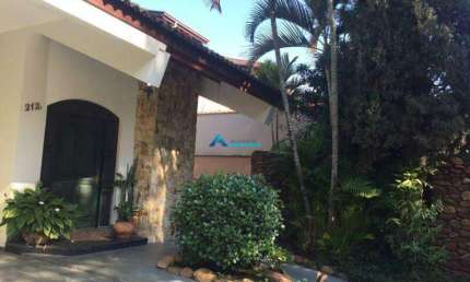 Casa a venda com 4 suítes e piscina em bairro nobre em Jundiaí SP