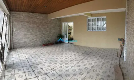 Casa térrea c/ 2 quartos, quintal com churrasqueira, garagem coberta ( aceita permuta )