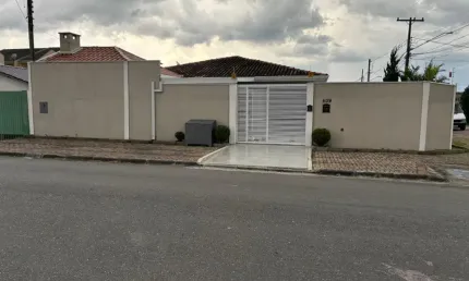 Casa à venda na Rua Terezina, 1139, Cajuru, Curitiba