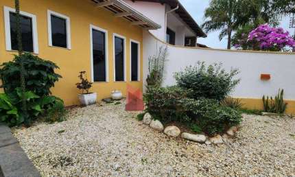 VENDA: Casa Mobiliada com 3 dormitórios no Bairro Dom Bosco em Itajaí