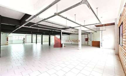 LOCAÇÃO: Sala comercial com 260m2, bairro Vila Operária, Itajai/SC!