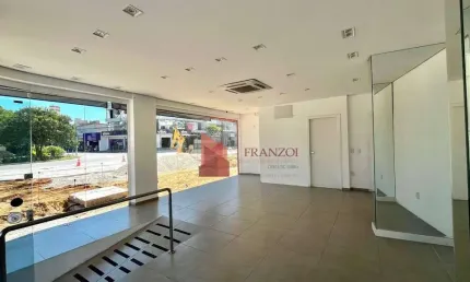 Locação – sala comercial de esquina no centro de itajaí