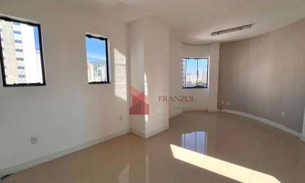 Sala comercial com 2 salas para alugar na Avenida Coronel Marcos Konder, 250, Centro, Itajaí
