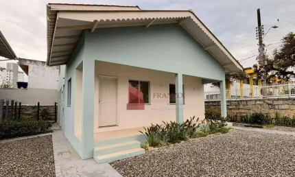 LOCAÇÃO: casa com possibilidade residencial ou comercial no Centro de Itajaí